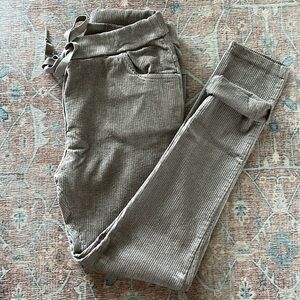 Venti 6 Made in Italy corduroy pants. EUC. Size M
